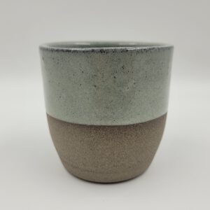 Rustikaler Becher handgedreht mit graugrüner Glasur, 250 ml, ca. 8,5 cm hoch
