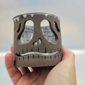 Halloween Teelichthalter aus Keramik mit Gesicht und Tropfglasur – handgefertigt