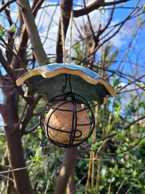 Meisenknödelhalter aus Keramik – handgefertigt mit Mandala-Muster, wetterfest 🐦 – Bild 4